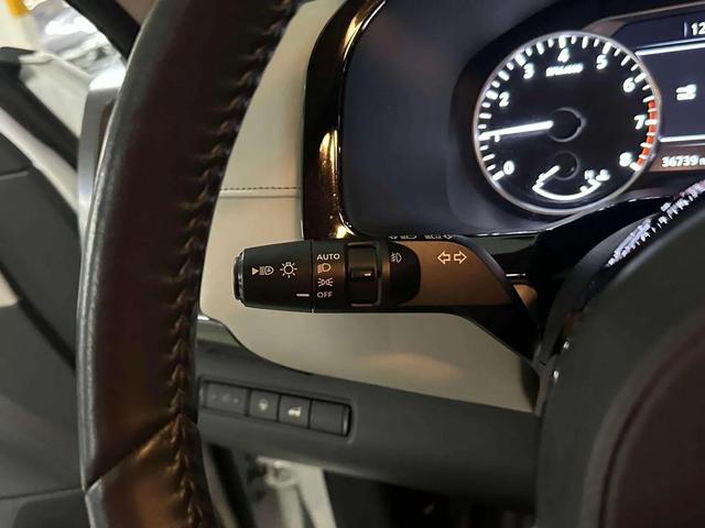 Photo of 2022 Pearl White Tricoat Nissan Pathfinder