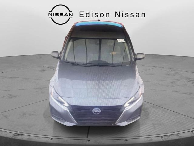 Photo of 2023 Gun Metallic Nissan Altima