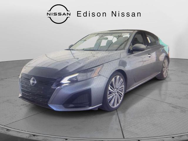 Photo of 2023 Gun Metallic Nissan Altima