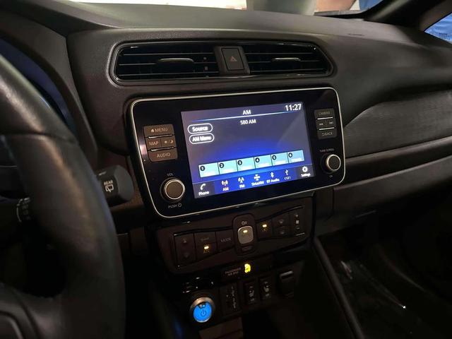 Photo of 2024 Super Black/Pearl White Nissan Leaf