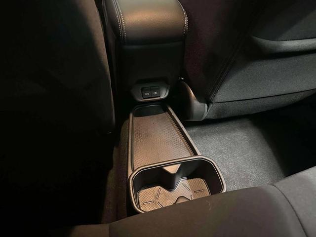 Photo of 2024 Super Black/Pearl White Nissan Leaf