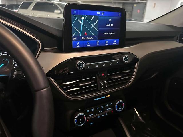 Photo of 2022 Agate Black Metallic Ford Escape