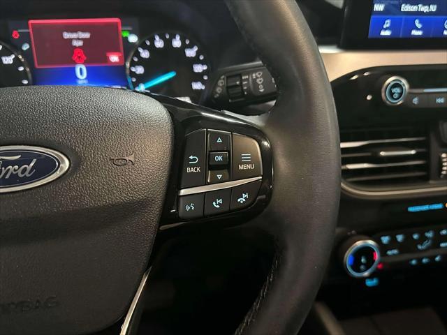 Photo of 2022 Rapid Red Metallic Tinted Clearcoat Ford Escape