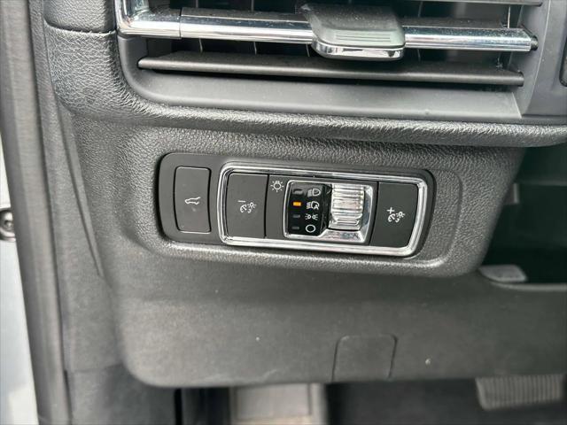 Photo of 2023 Silver Radiance Metallic Clearcoat Lincoln Corsair