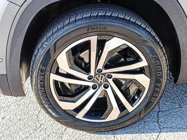 Photo of 2020 Platinum Gray Metallic Volkswagen Atlas Cross Sport