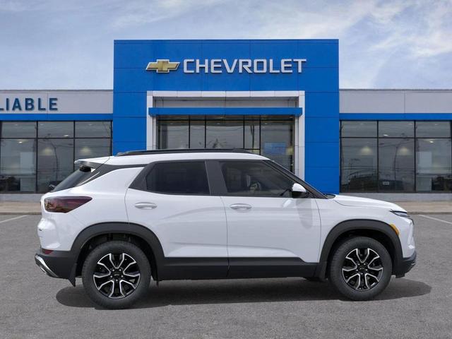 Photo of 2026 Iridescent Pearl Tricoat Chevrolet Trailblazer