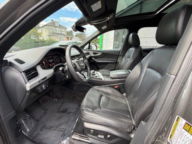Photo of 2019 Gray Metallic Audi Q7