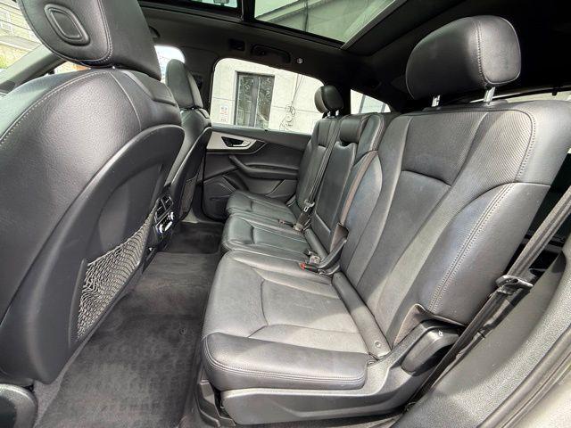 Photo of 2019 Gray Metallic Audi Q7