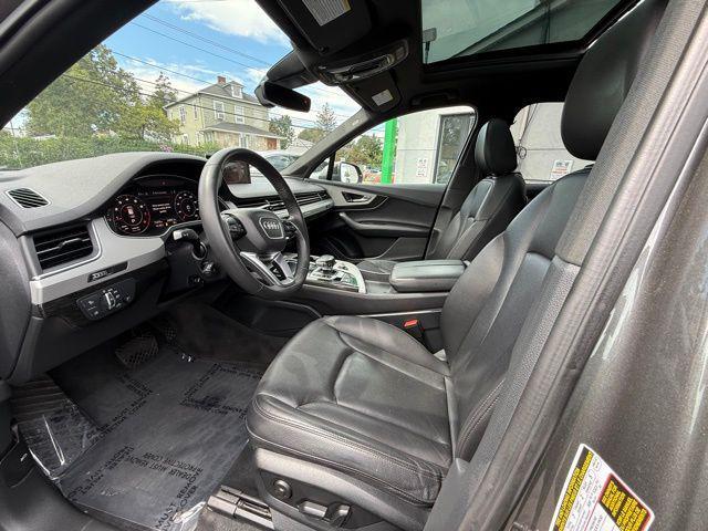 Photo of 2019 Gray Metallic Audi Q7