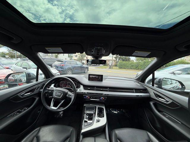 Photo of 2019 Gray Metallic Audi Q7