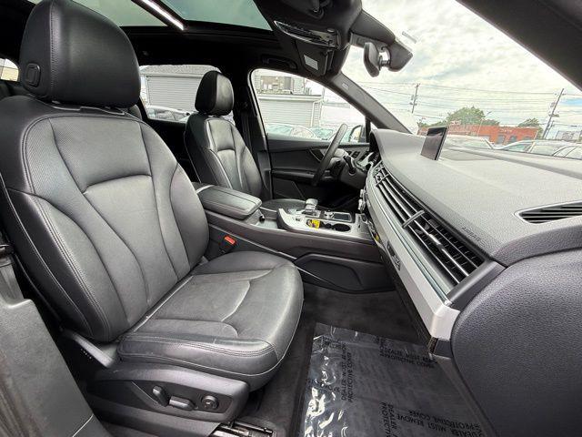 Photo of 2019 Gray Metallic Audi Q7