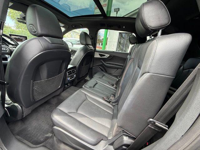 Photo of 2019 Gray Metallic Audi Q7