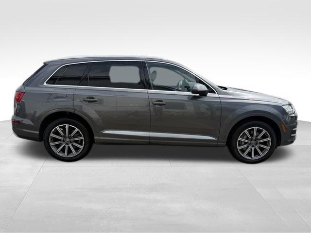 Photo of 2019 Gray Metallic Audi Q7