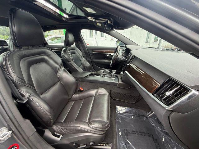 Photo of 2017 Gray Metallic Volvo S90