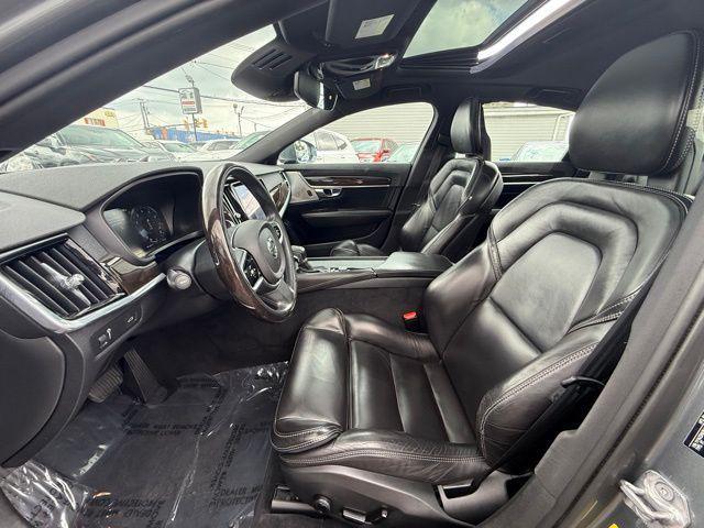 Photo of 2017 Gray Metallic Volvo S90