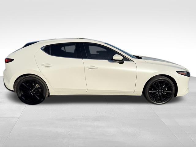 Photo of 2023 Snowflake White Pearl Mica Mazda Mazda3