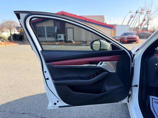 Photo of 2023 Snowflake White Pearl Mica Mazda Mazda3