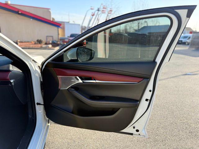 Photo of 2023 Snowflake White Pearl Mica Mazda Mazda3