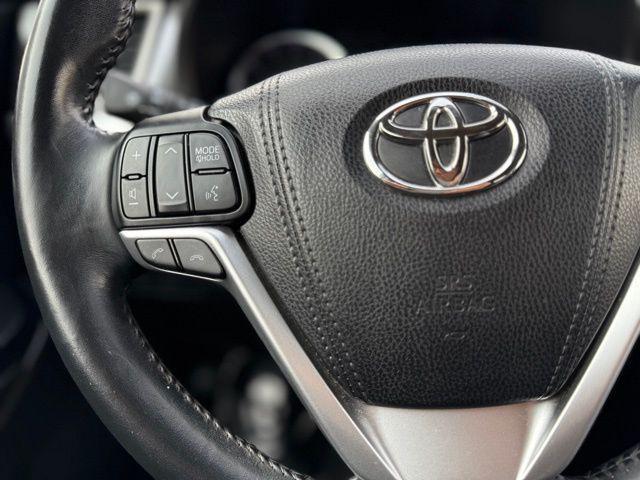 Photo of 2017 Celestial Silver Metallic Toyota Highlander