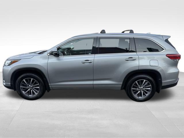 Photo of 2017 Celestial Silver Metallic Toyota Highlander