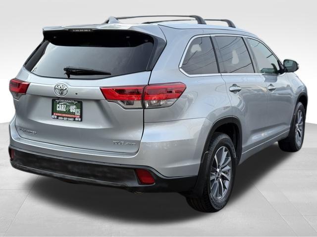 Photo of 2017 Celestial Silver Metallic Toyota Highlander