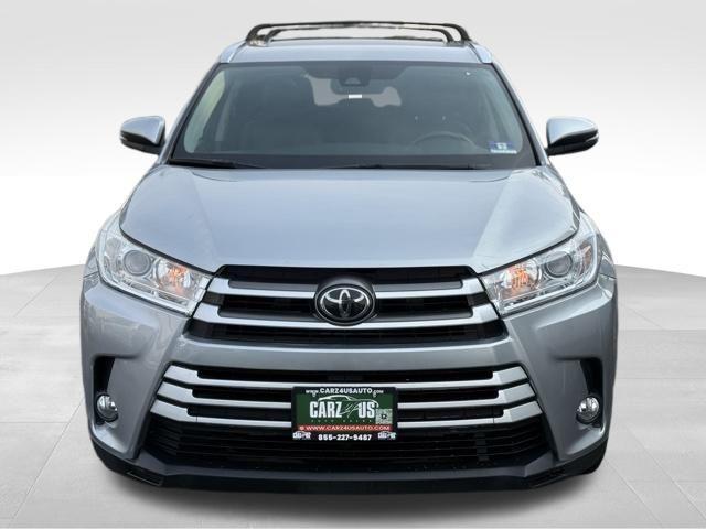 Photo of 2017 Celestial Silver Metallic Toyota Highlander