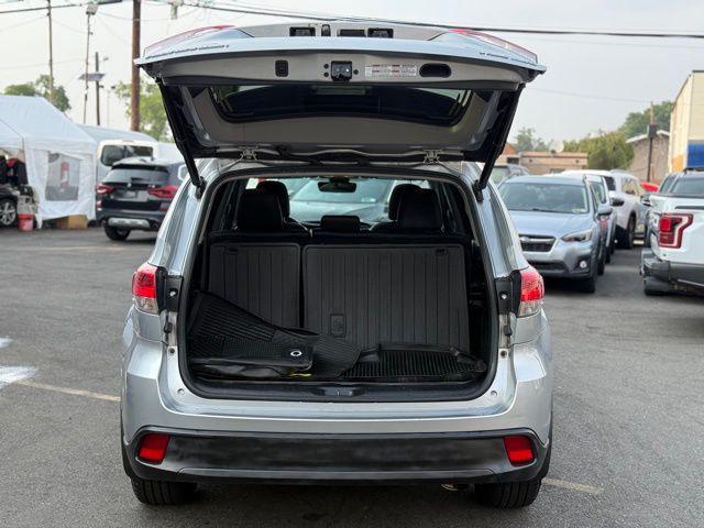 Photo of 2017 Celestial Silver Metallic Toyota Highlander