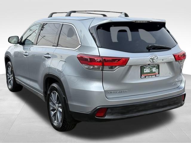 Photo of 2017 Celestial Silver Metallic Toyota Highlander