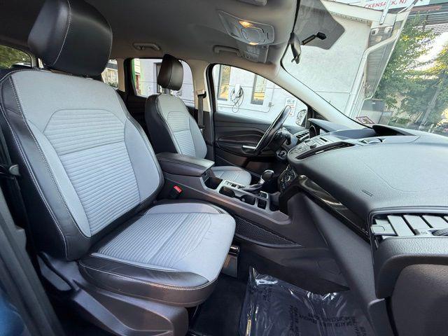 Photo of 2018 Blue Ford Escape