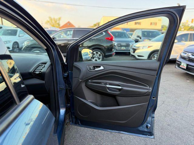 Photo of 2018 Blue Ford Escape