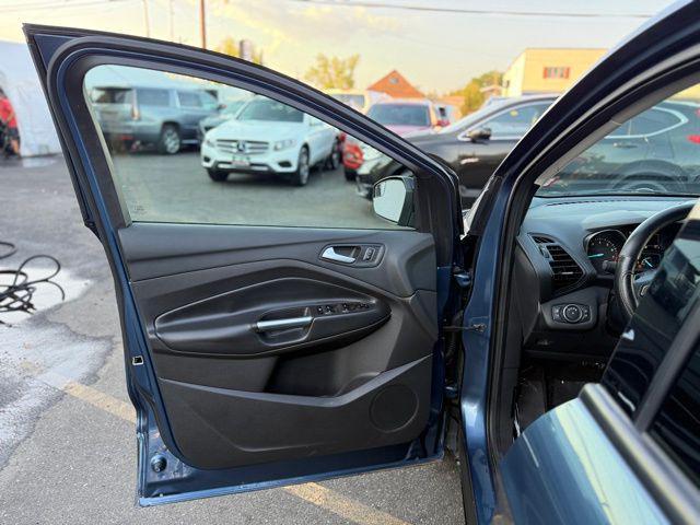 Photo of 2018 Blue Ford Escape