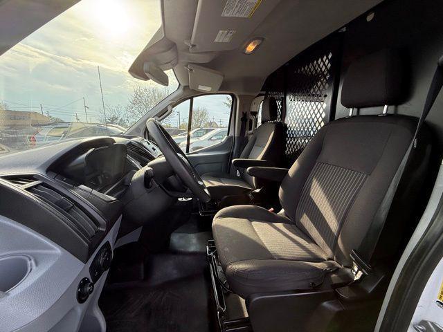 Photo of 2018 Oxford White Ford Transit-250