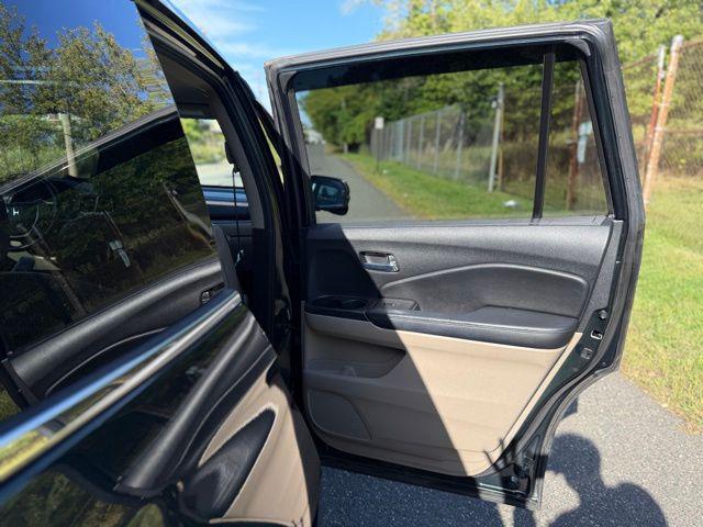 Photo of 2017 Black Honda Pilot
