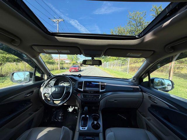 Photo of 2017 Black Honda Pilot