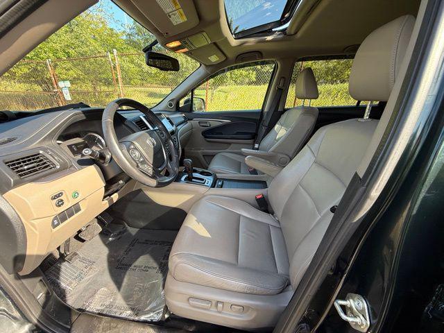 Photo of 2017 Black Honda Pilot