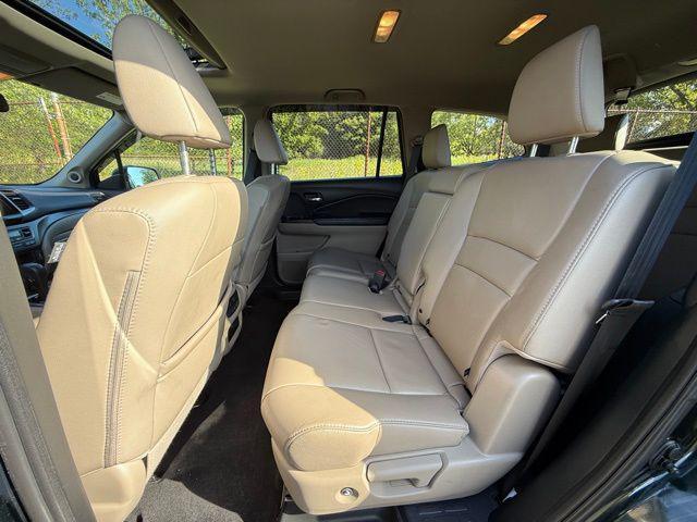 Photo of 2017 Black Honda Pilot