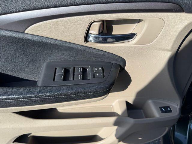 Photo of 2017 Black Honda Pilot