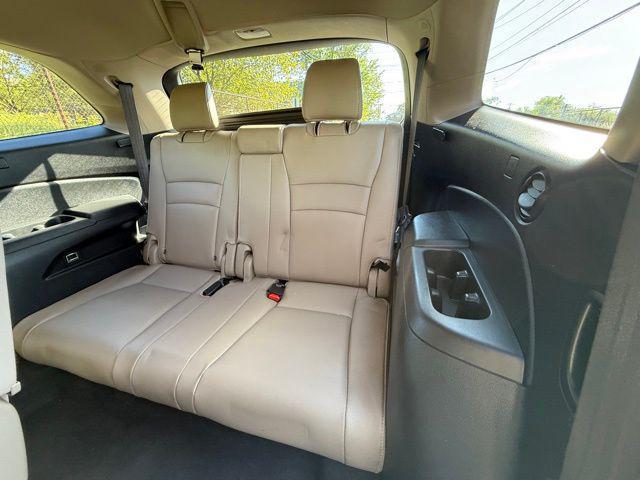 Photo of 2017 Black Honda Pilot
