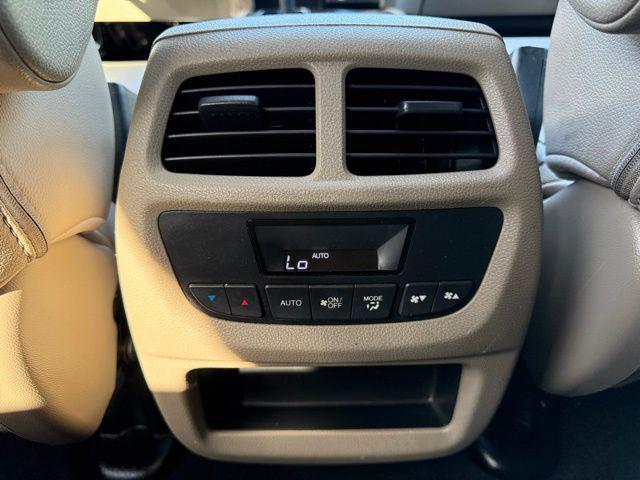 Photo of 2017 Black Honda Pilot