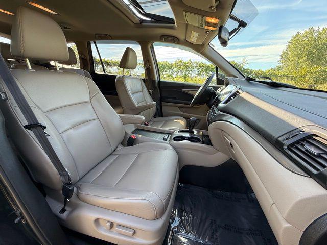 Photo of 2017 Black Honda Pilot