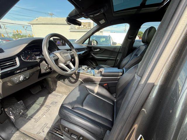 Photo of 2019 Gray Metallic Audi Q7