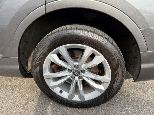 Photo of 2019 Gray Metallic Audi Q7