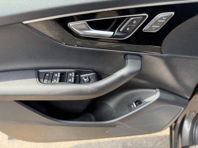 Photo of 2019 Gray Metallic Audi Q7