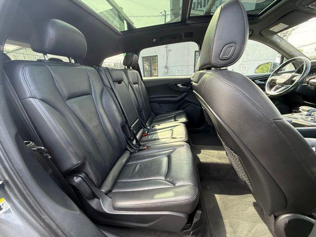 Photo of 2019 Gray Metallic Audi Q7