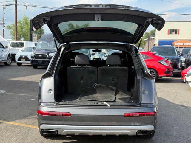 Photo of 2019 Gray Metallic Audi Q7