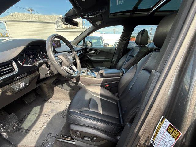 Photo of 2019 Gray Metallic Audi Q7