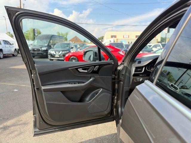 Photo of 2019 Gray Metallic Audi Q7