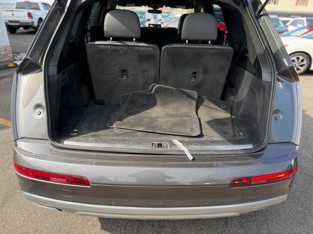 Photo of 2019 Gray Metallic Audi Q7