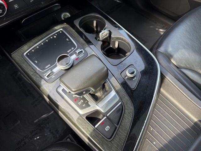 Photo of 2019 Gray Metallic Audi Q7