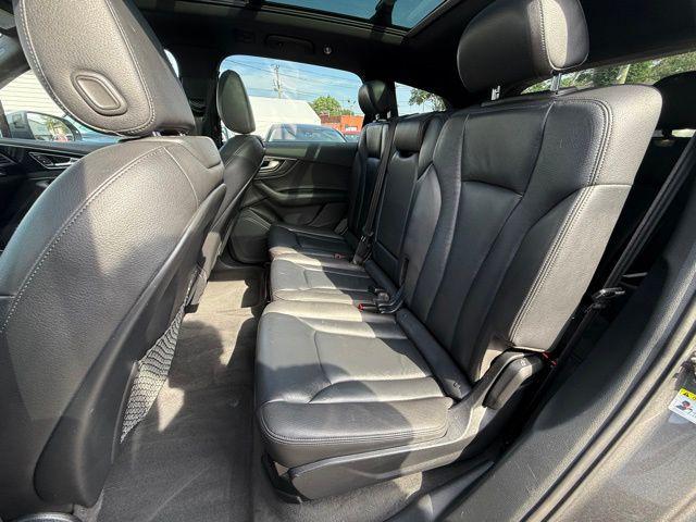 Photo of 2019 Gray Metallic Audi Q7